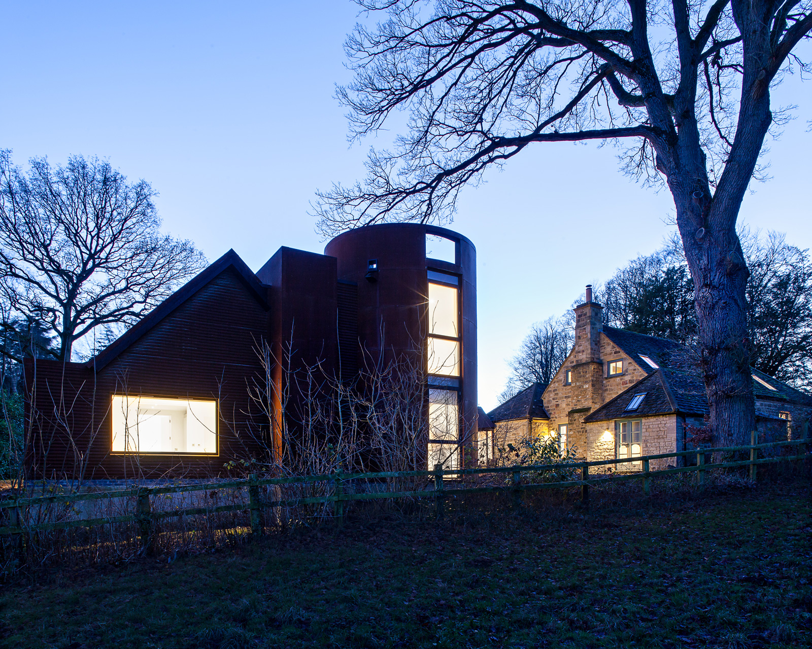 Gasworks Cottage by Chris Dyson Architects. Photography: Peter Landers
