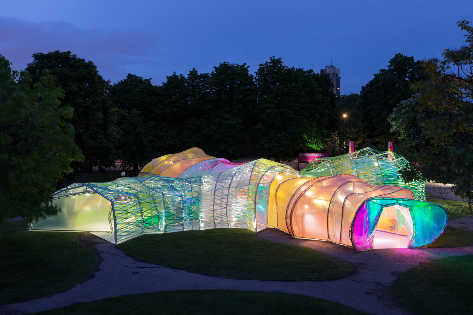 Serpentine-Pavilion-designed-by-Selgascano-2015-photo-by-Iwan-Baan