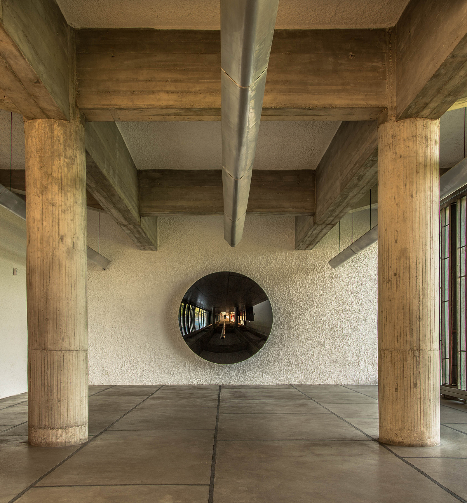 Anish Kapoor Chez Le Corbusier 1 (c) Laszlo Horvath