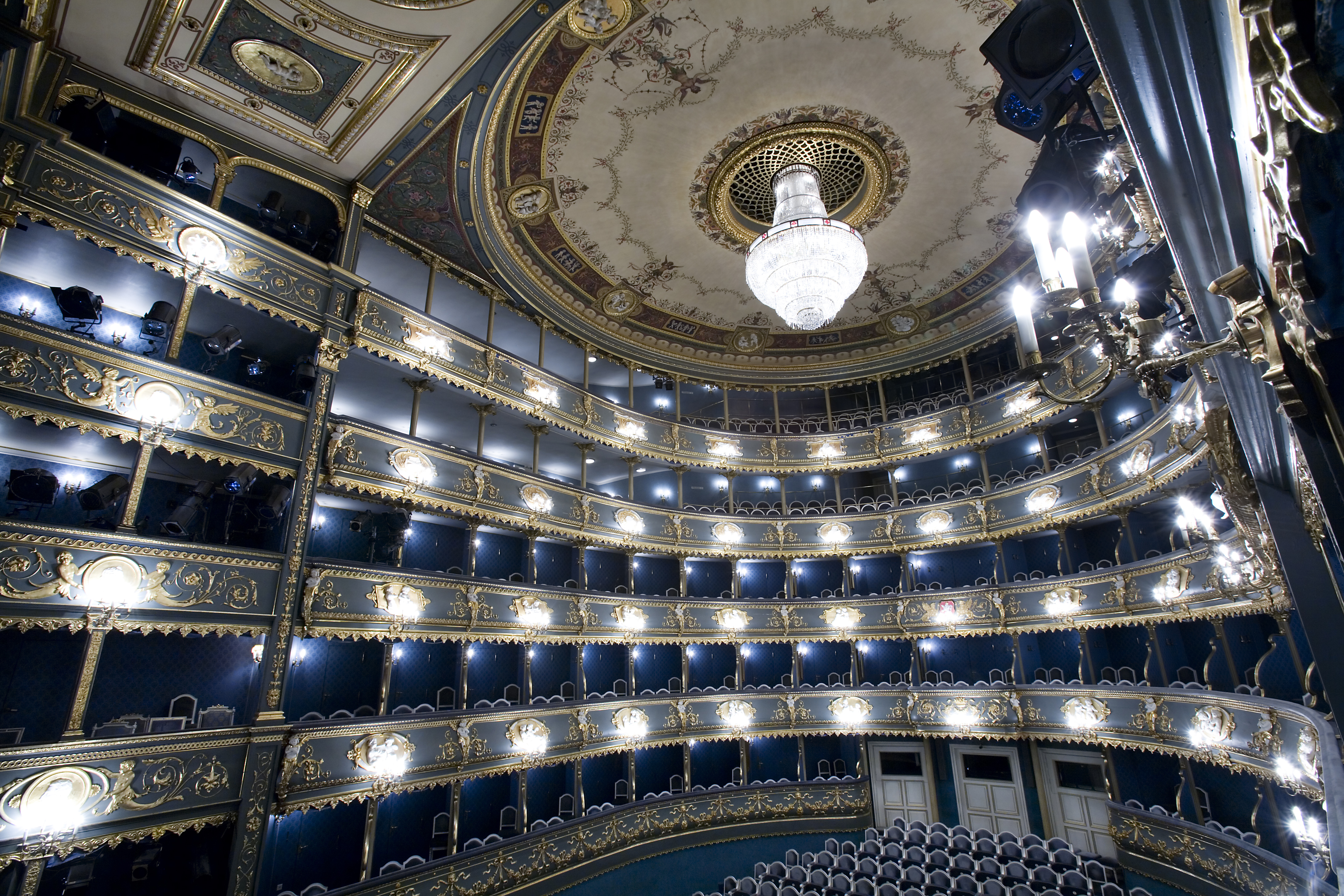 Narodni Divadlo, Estates Theater in Prague. Photography: Jorge Royan