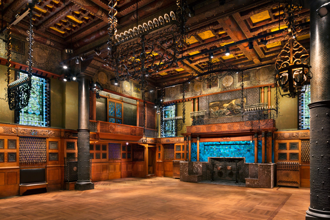 The restored Veterans Room at New York's Park Avenue Armory. Photography: James Ewing