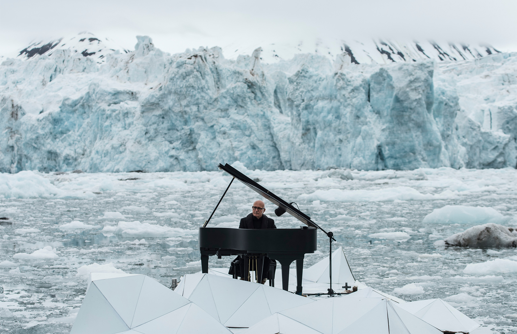 Ludovico Einaudi plays to the arctic