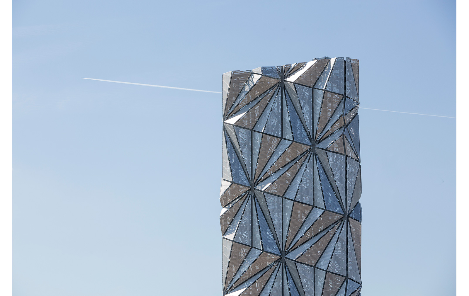 The Optic Cloak by Conrad Shawcross. Photography: Marc Wilmot, courtesy of the Greenwich Peninsula