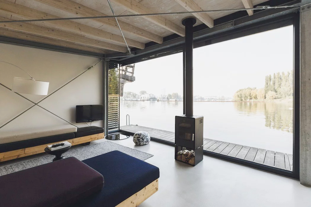 Berlin apartments to rent - a modern house boat on the lake