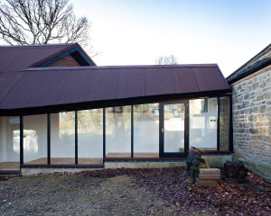 Modern extension meets 19th C stone cottage. Gasworks Cottage by Chris Dyson Architects. Photography: Peter Landers