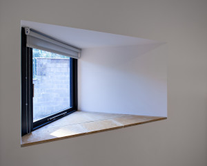 Gasworks Cottage by Chris Dyson Architects. Photography: Peter Landers