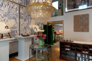 Alex Eagle on Walton Street, interior view of chandelier. Photography: James McDonald