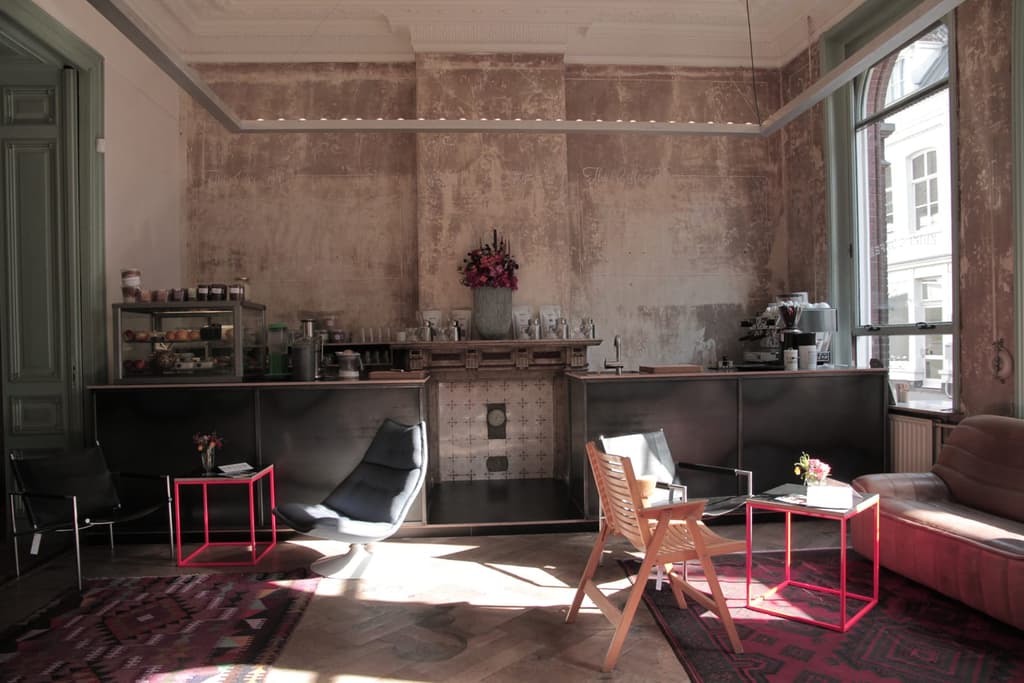 Kinki-Kappers-coffee-shop-area