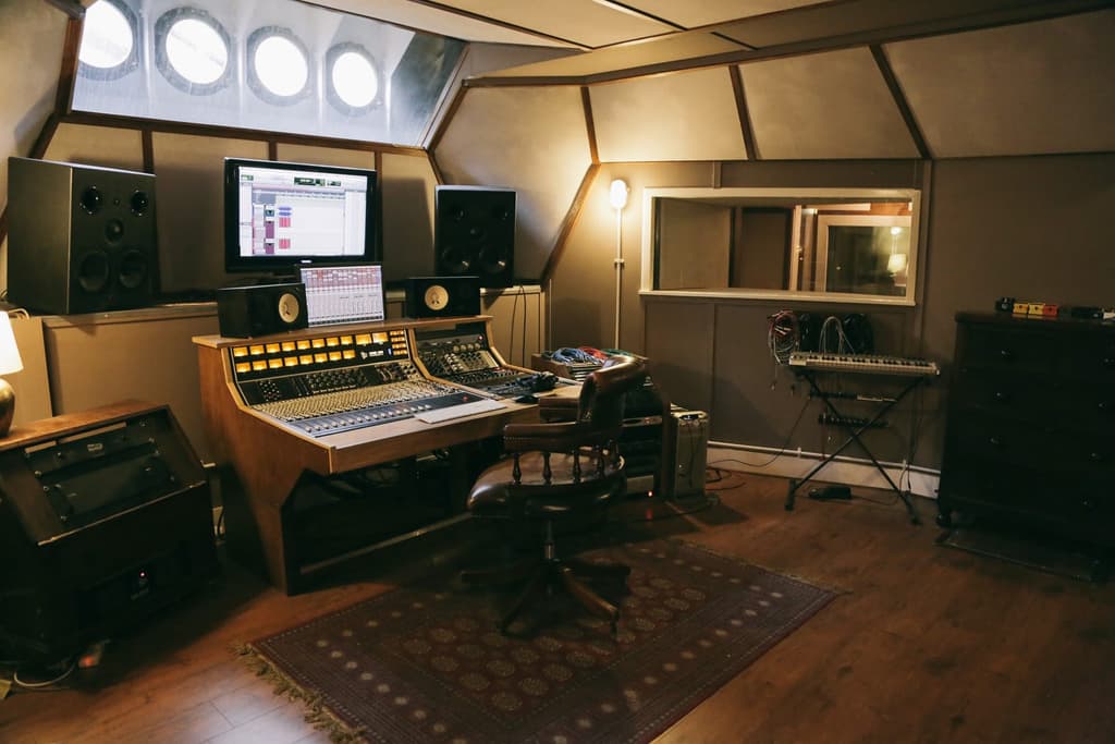 Lightship95. Control desk. Photography Lightship95