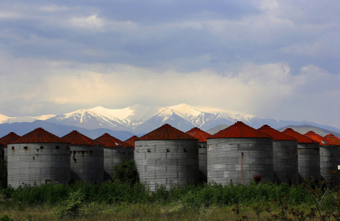 5 finds from across the web: a vanishing house, abandoned factories and more