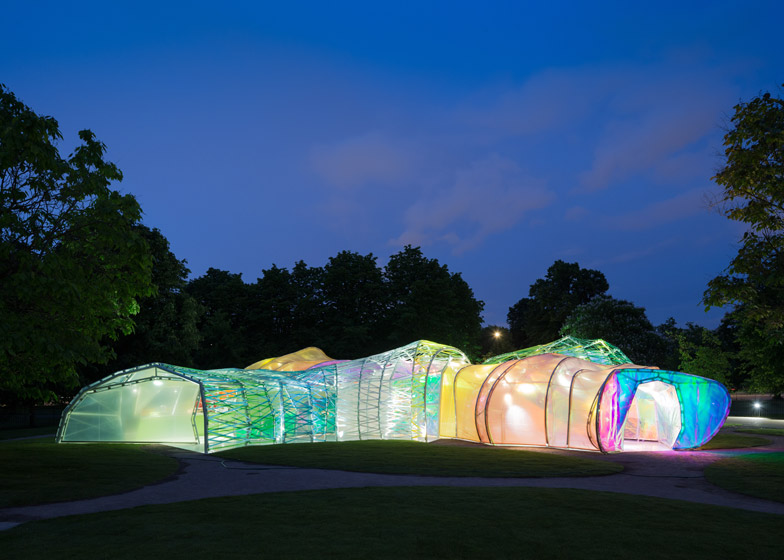 Serpentine-Pavilion-designed-by-Selgascano-2015-photo-by-Iwan-Baan