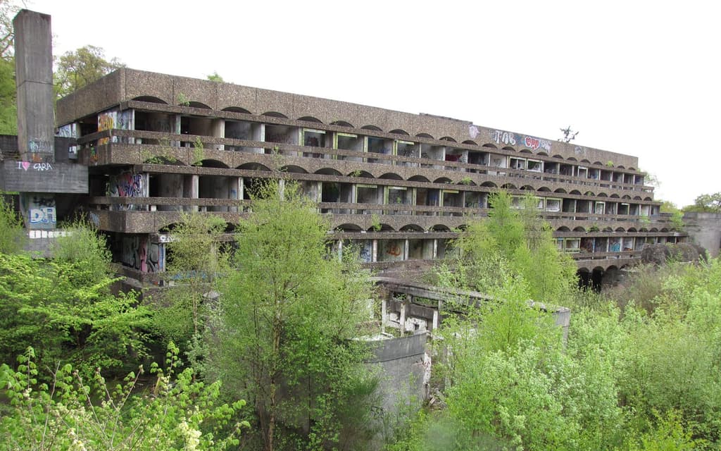 Cardross, exterior Stuart Caie