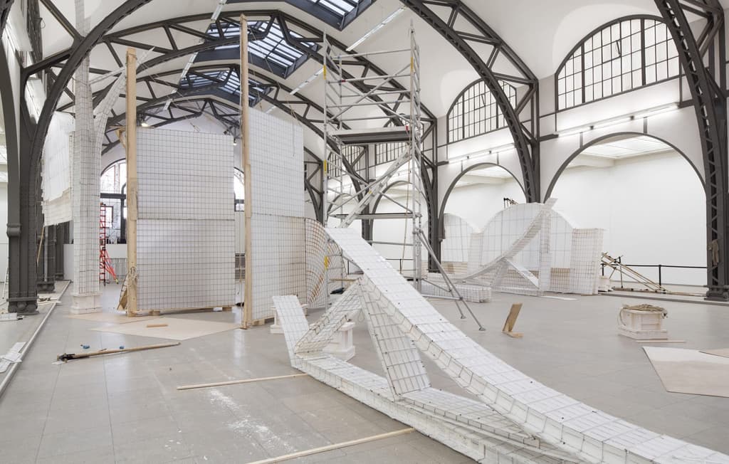 Hamburger-Michael-Beutler--Moby-Dick,-2015.-Ansicht-Ausstellungsaufbau-(Exhibition-setup-at)-Hamburger-Bahnhof---Museum-für-Gegenwart---Berlin