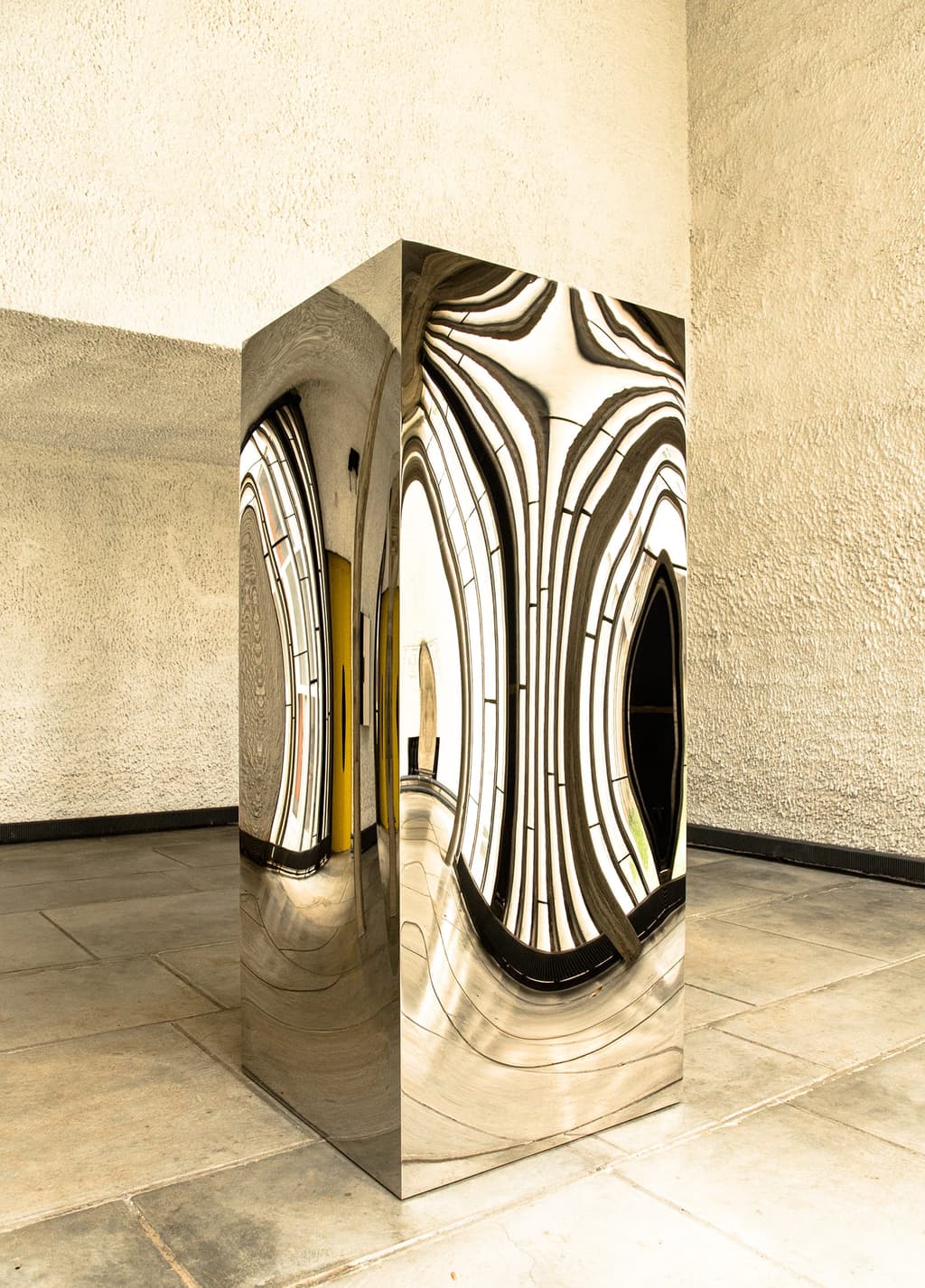 Anish Kapoor Chez Le Corbusier 1 (c) Laszlo Horvath