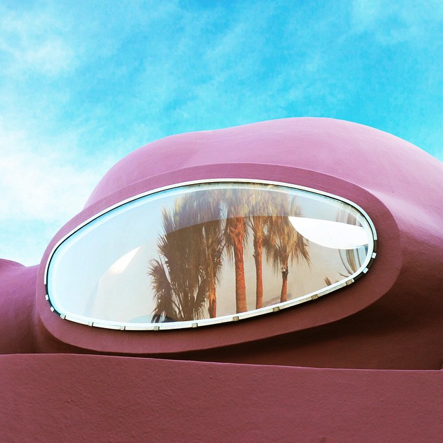 paraplu Jabeth Wilson tunnel Pierre Cardin's 'Bubble Palace' near Cannes goes on sale