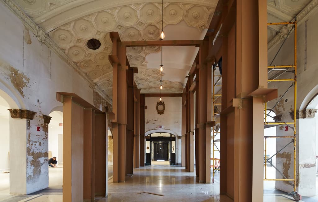 homepage_Stony-Island-Bank_SteveHall_001