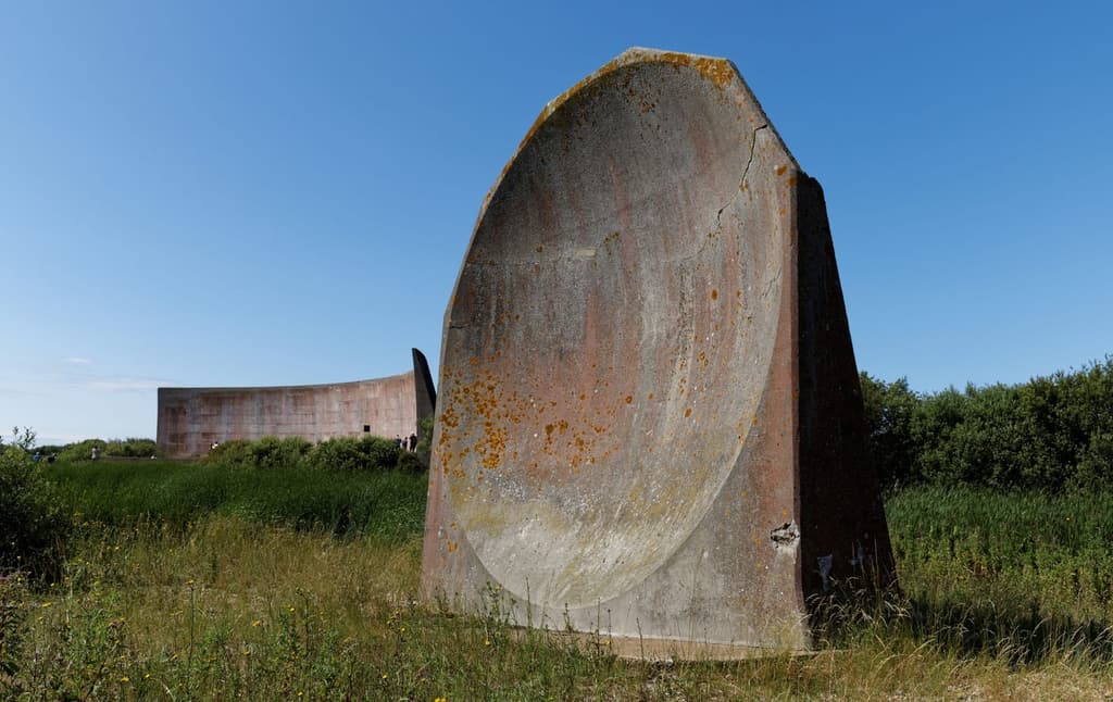Denge-sound-mirrors.-Paul-Horsfield