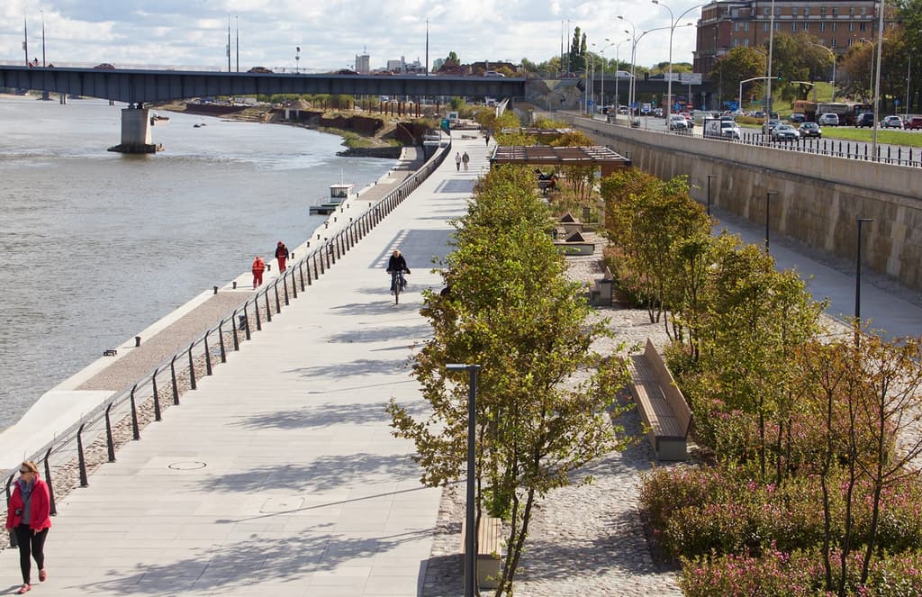 Artchitecture cleans up Warsaw’s ‘unkempt’ riverside