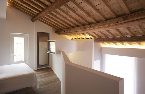 Architect Alessandro De Sanctis gives a 17th-century Roman loft a refresh