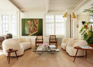 Alanda coffee table by Paolo Piva, a shearling upholstered banana sofa, Easy chairs by Pierre Jeanneret and artwork by Alex Prager. Photography: Tina Hillier