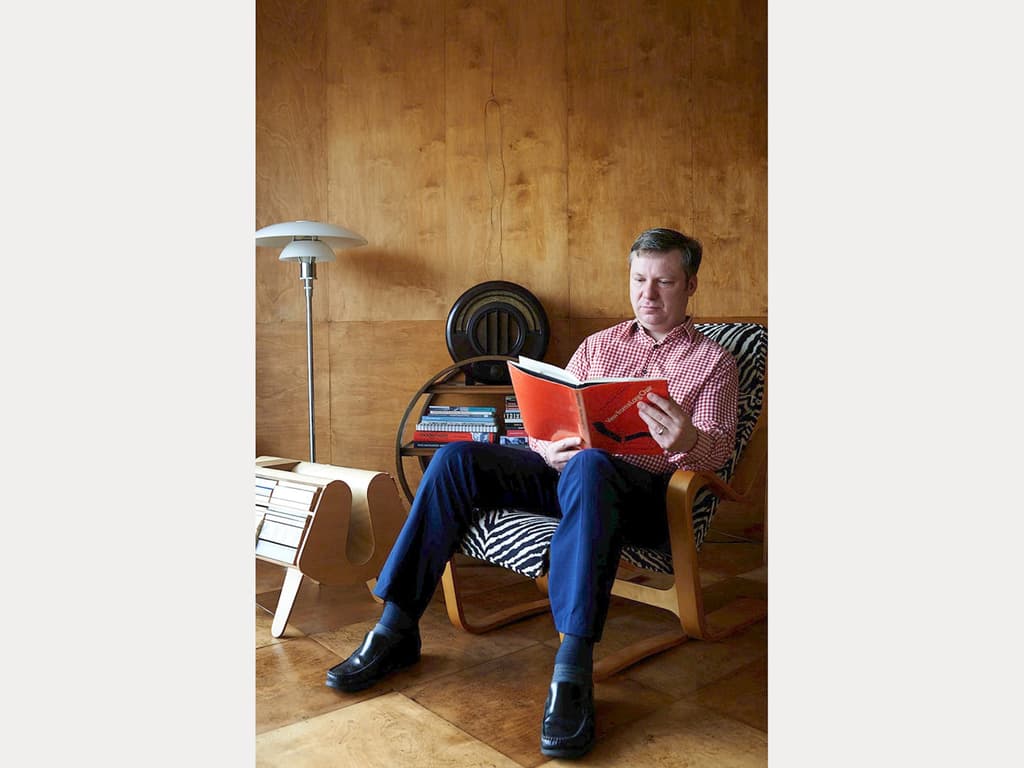 Magnus Englund, at home in the Isokon building