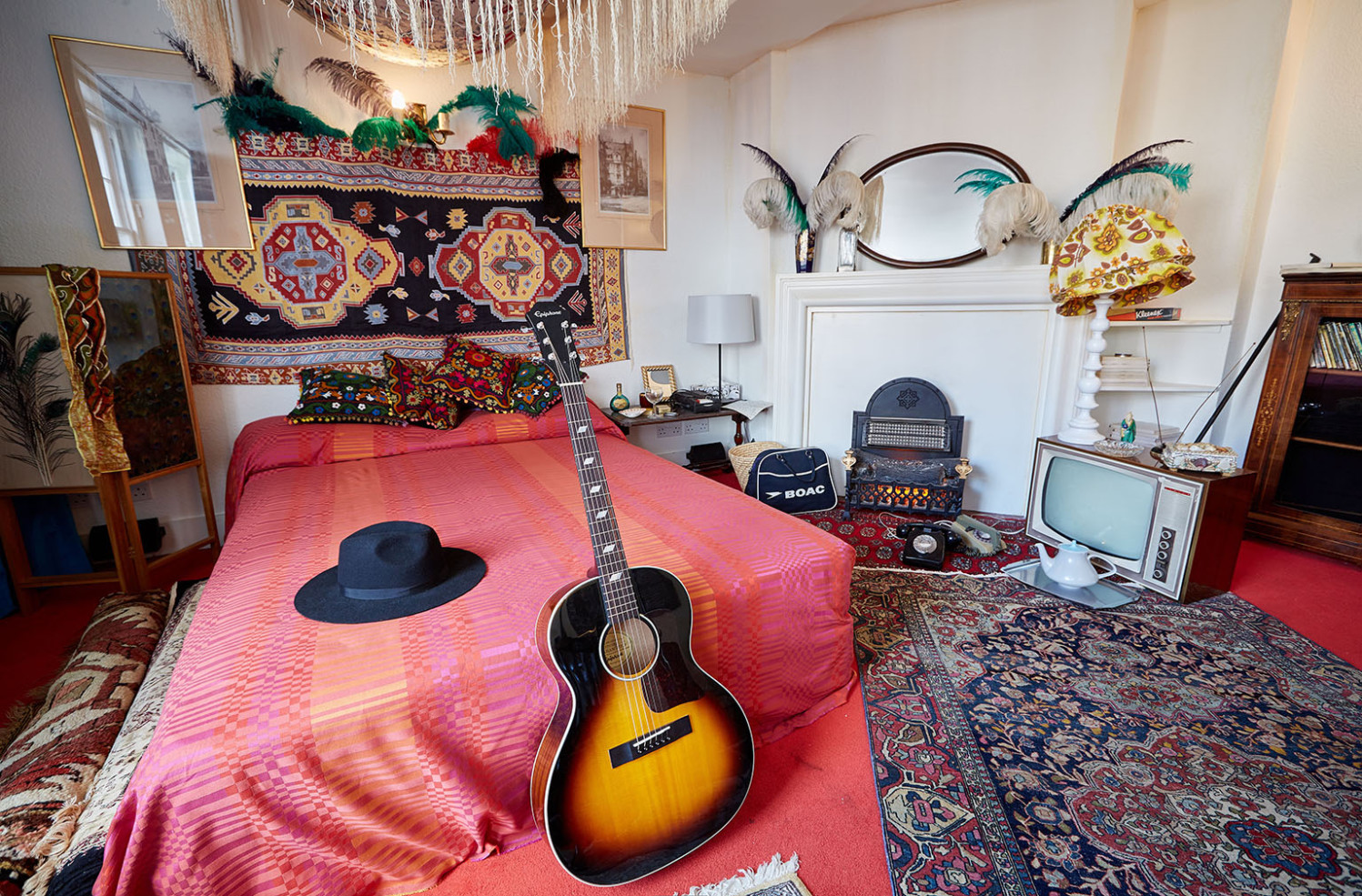 Jimi Hendrix’s London flat opens to the public The Spaces