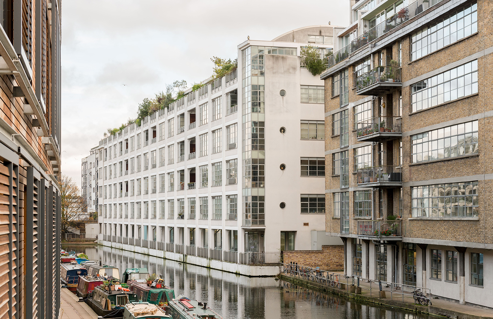 Side property. Buildings canal.