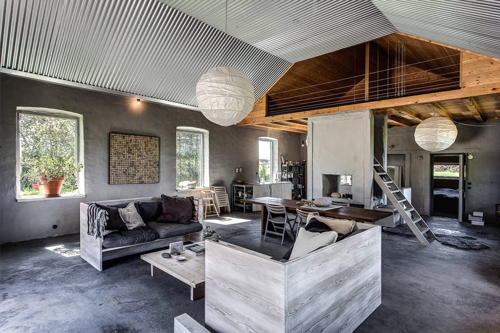 The main living space is capped by a mezzanine level loft