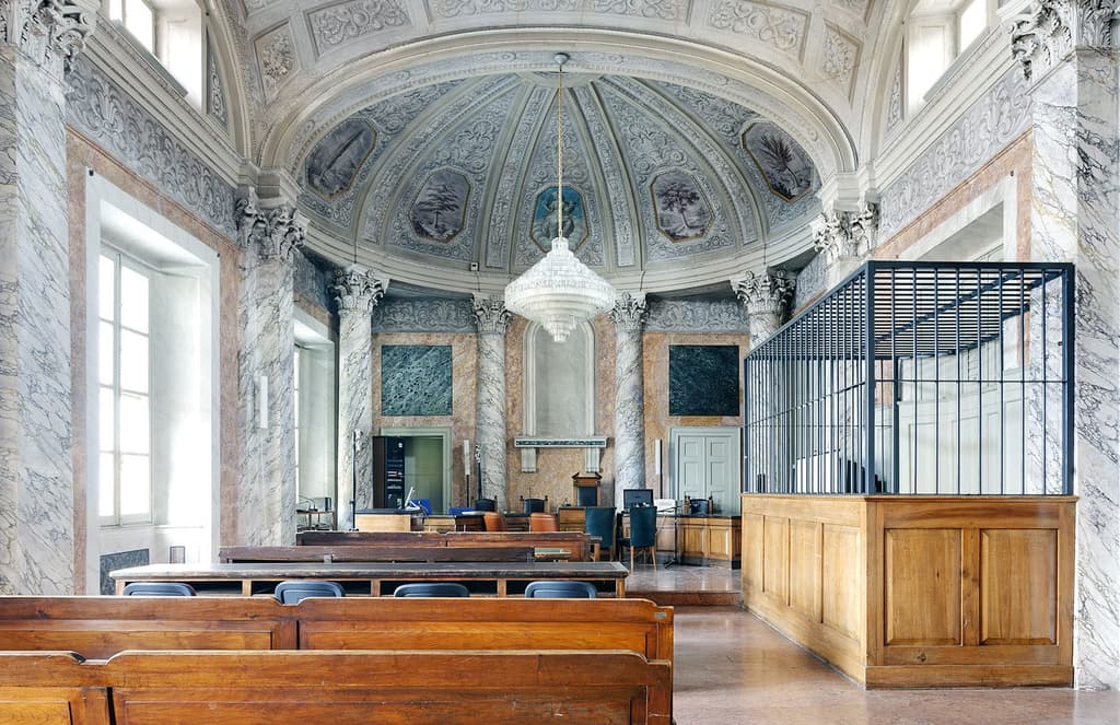 Luca Sironi captures the dichotomy of justice in Italian courtrooms