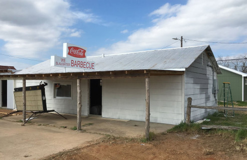 5 finds from across the web: Texas Chainsaw Massacre motel, a shark-infested Airbnb and more
