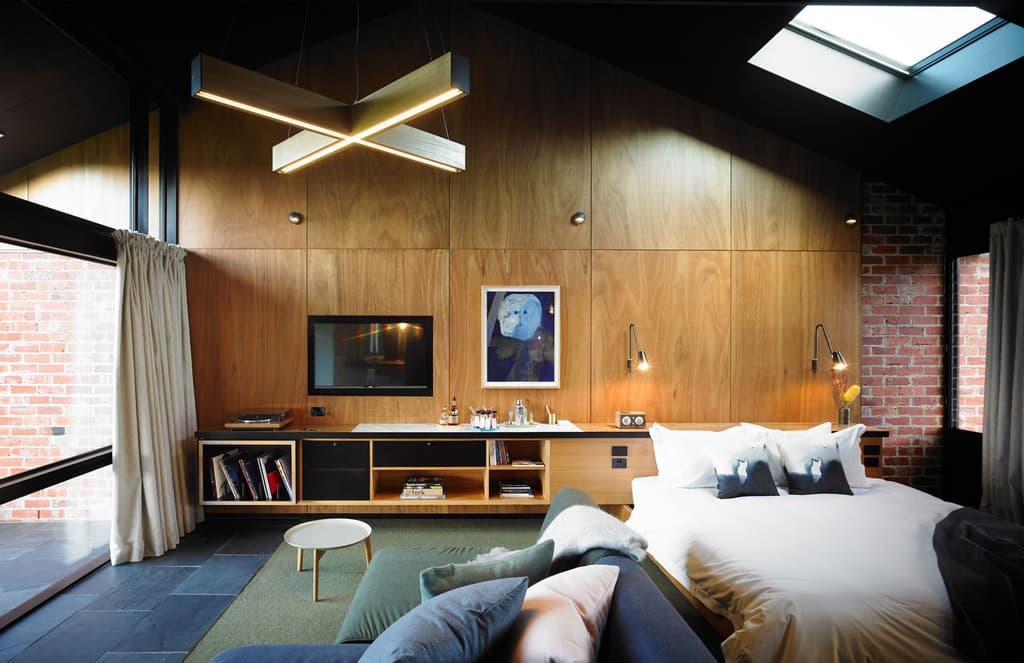 12 hotels for vinyl lovers