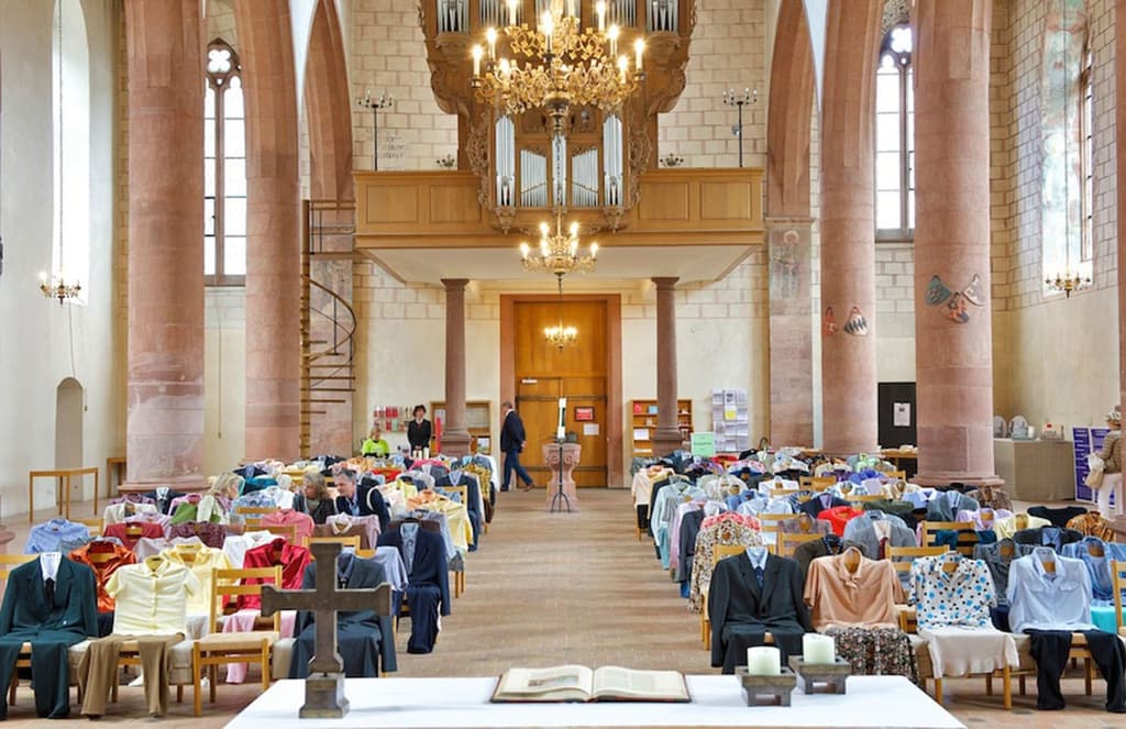 5 finds from across the web: a church full of invisible people, ‘horror’ architecture and more