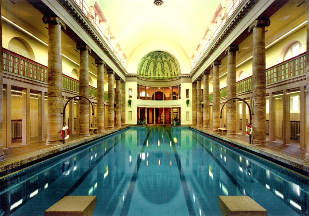 Stadtbad Neukölln swimming pool