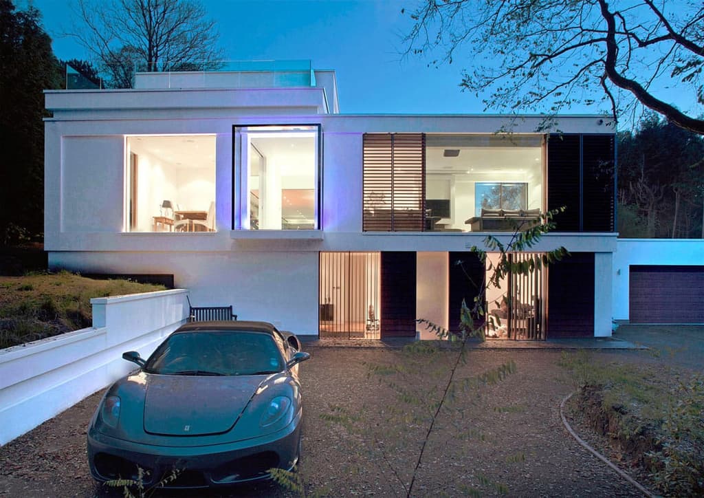 Home and driveway by DyerGrimes Architects in Tandridge