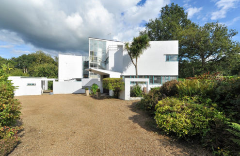 The White House by architect Amyas Connell is on the market for £2.1m via The Modern House