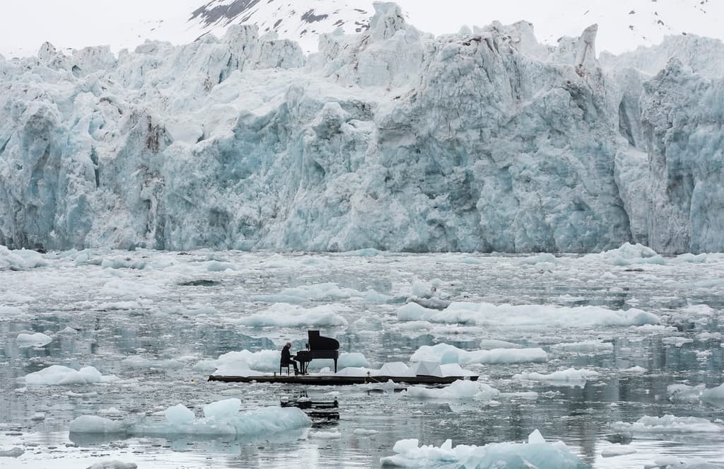 Ludovico Einaudi plays to the arctic