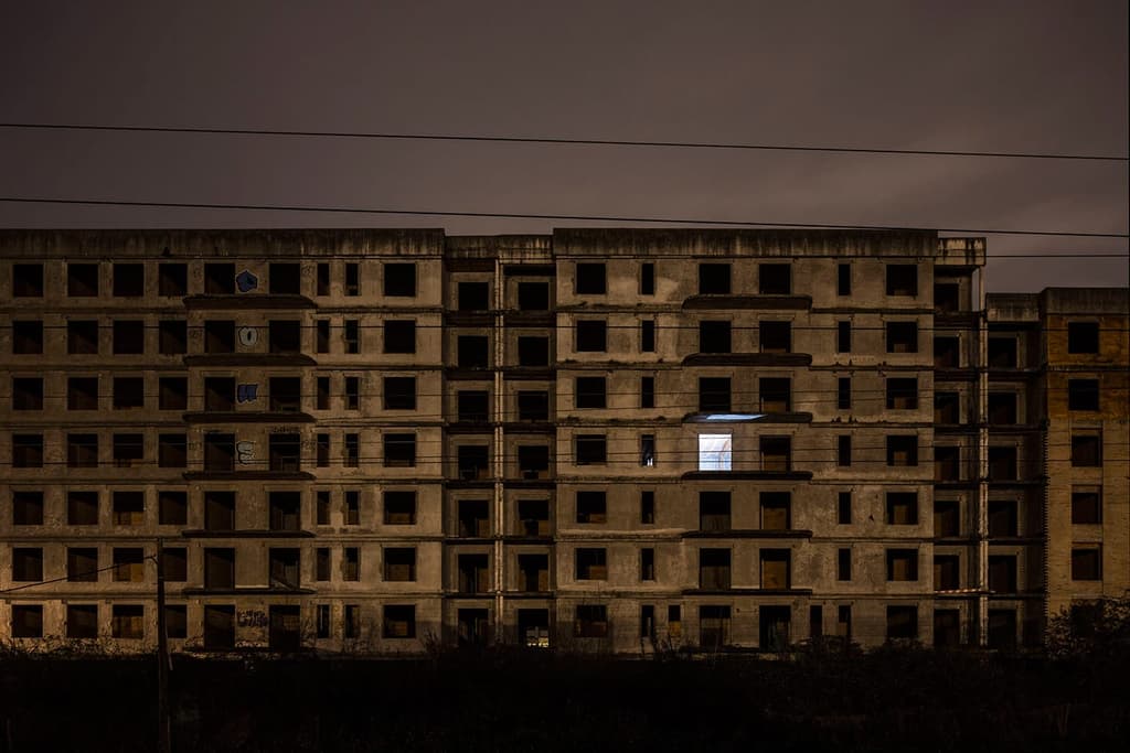 Nelson-Garrido-Home-Less_0041