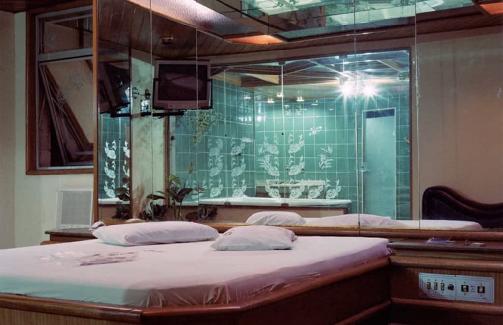 Best of the web: steamy stays, splattered staircases and more