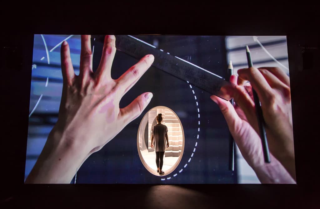 Mirror Maze by Es Devlin presented by The Fifth Sense. Photography: Victor Frankowski Courtesy of I-D