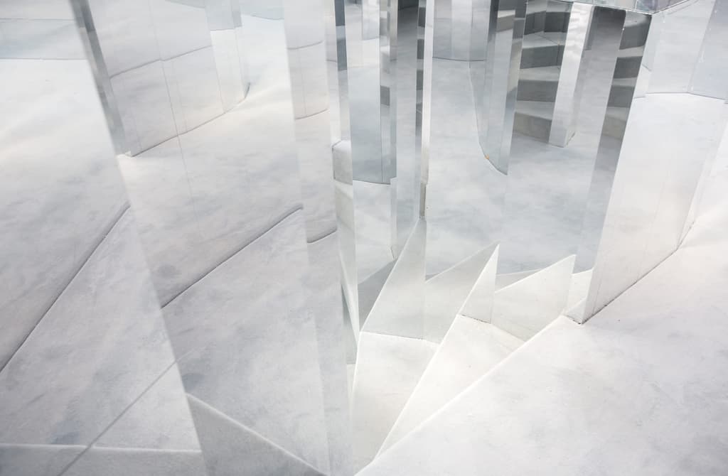 Mirror Maze by Es Devlin presented by The Fifth Sense. Photography: Victor Frankowski Courtesy of I-D
