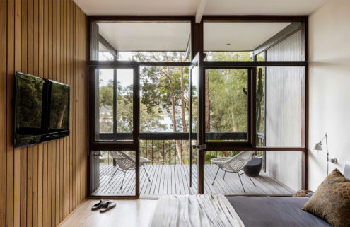 Mid-century beach house by Brian Mazlin goes on sale near Sydney