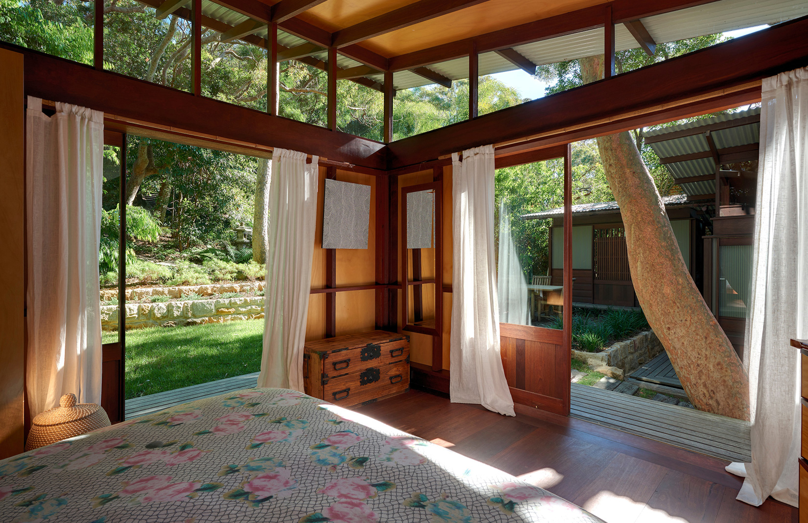 Pavilion home by Richard Leplastrier goes on sale in Sydney