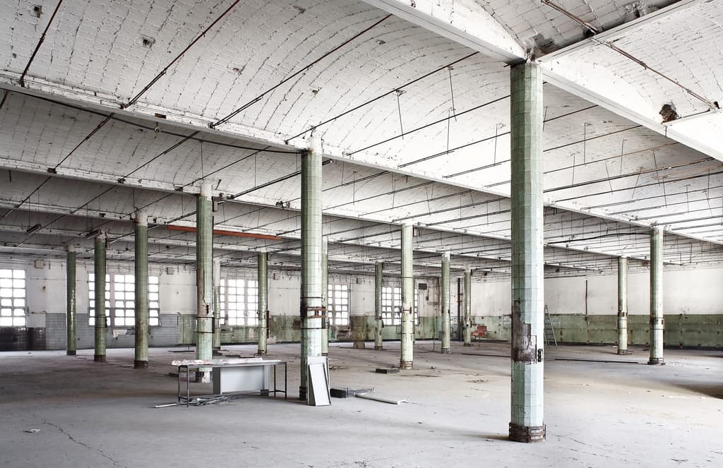 Aitor Estévez captures nature ‘reclaiming’ Barcelona’s industrial architecture