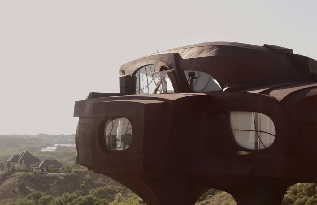 Music videos for architecture lovers: Solange's 'Cranes'