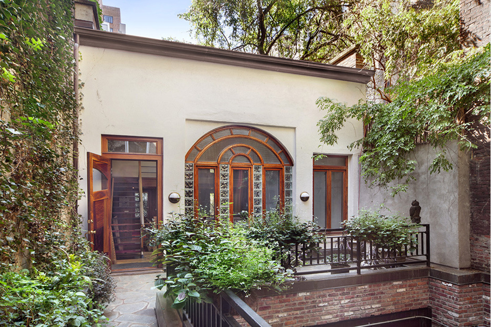 Carriage house for rent in New York