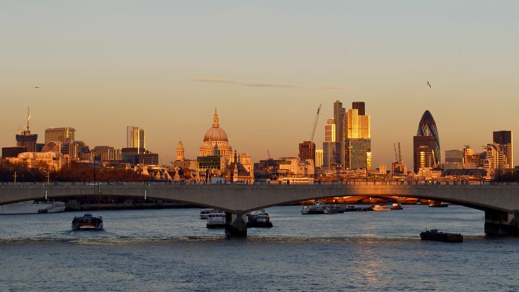 Sunset over Waterloo Bridge. Photography: Steve Walker