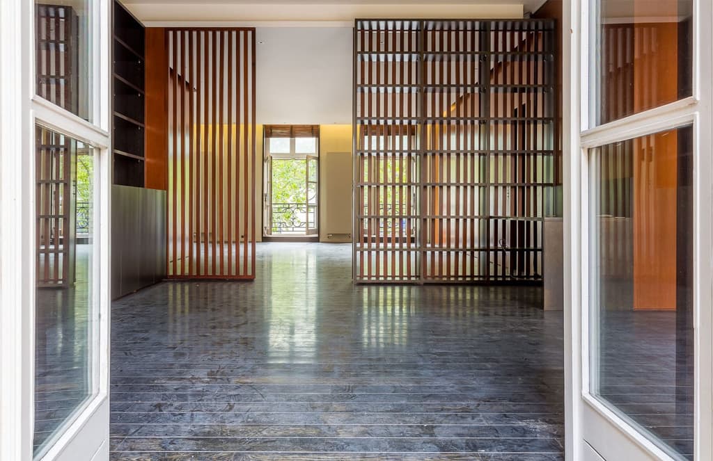 paris artists home: Paris apartment by the Pompidou Centre