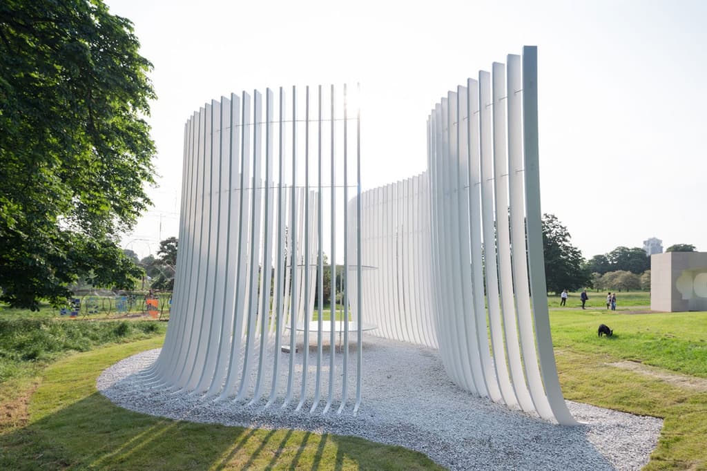 Serpentine summerhouse by Asif Khan 2016 (c) Iwan Baan
