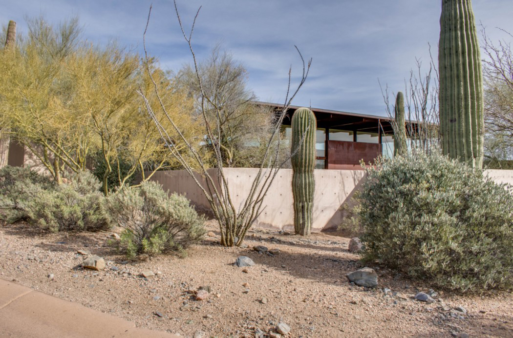 Arizona desert home by Lake|Flato Architects lists for $2.7m - The Spaces