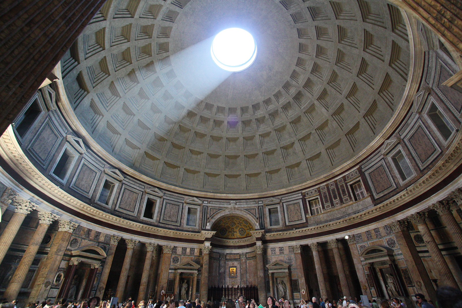 Rome buildings: the oculus of the Pantheon